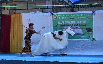 MENYAMBUT BULAN KITAB SUCI NASIONAL SMAS KATOLIK PANCASILA BORONG ADAKAN LOMBA